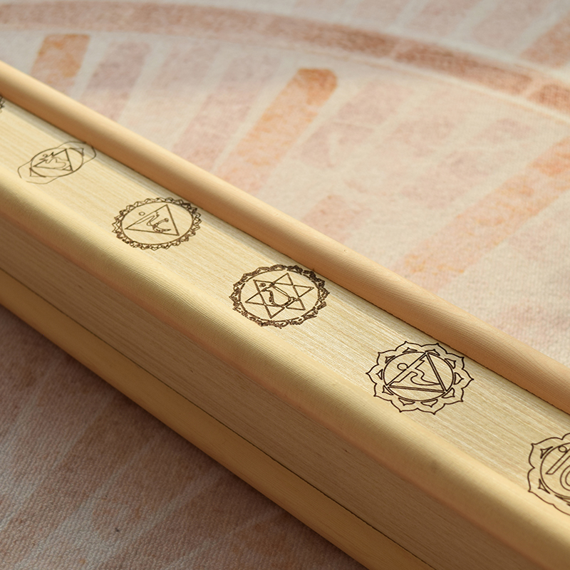Musical Instrument Logo - Holz-Regenmacher mit Naturklang für Klangtherapie, Chakra-Logo,